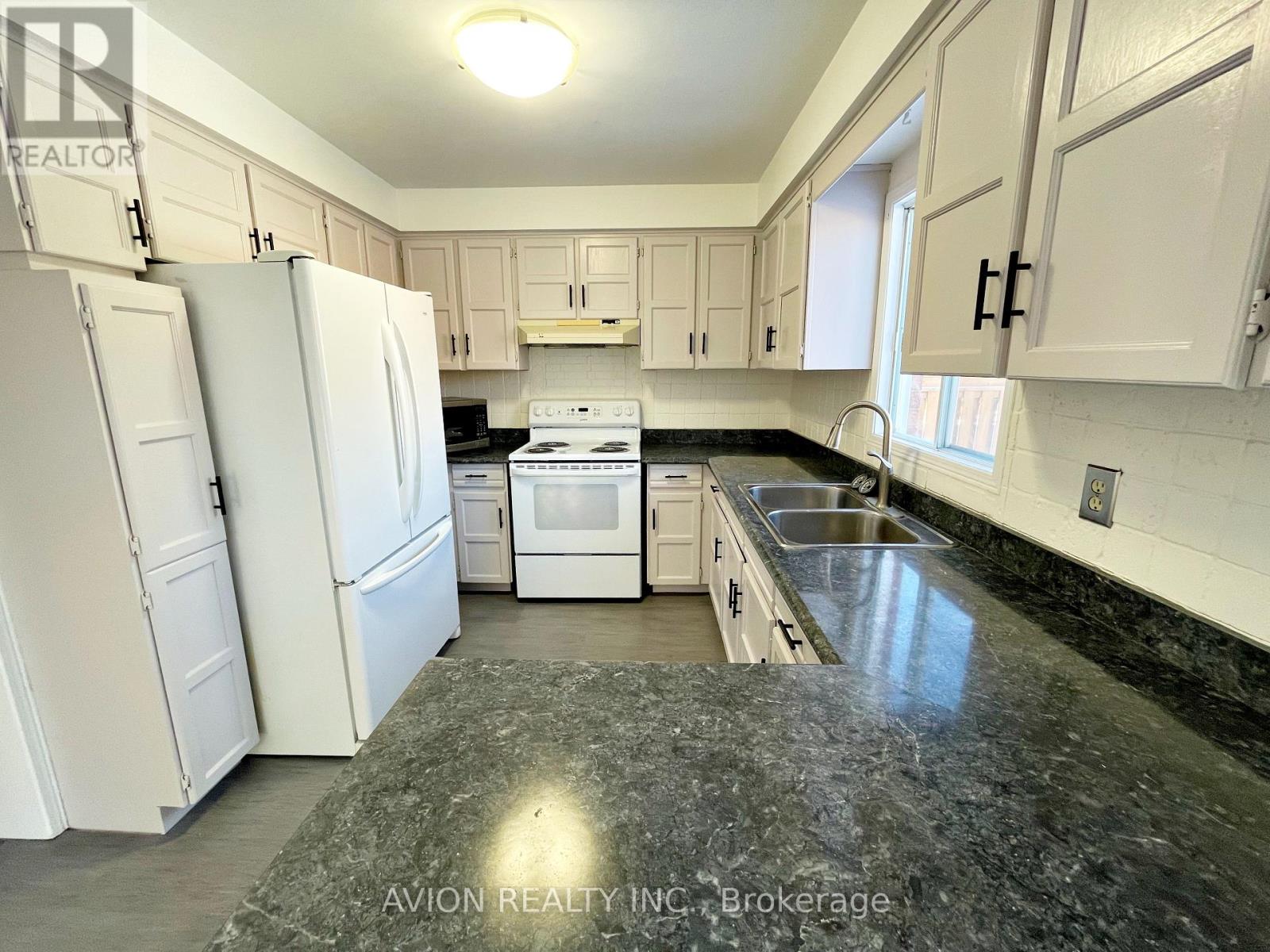 567 Millard Street, Whitchurch-Stouffville, Ontario  L4A 7Z3 - Photo 7 - N12447685