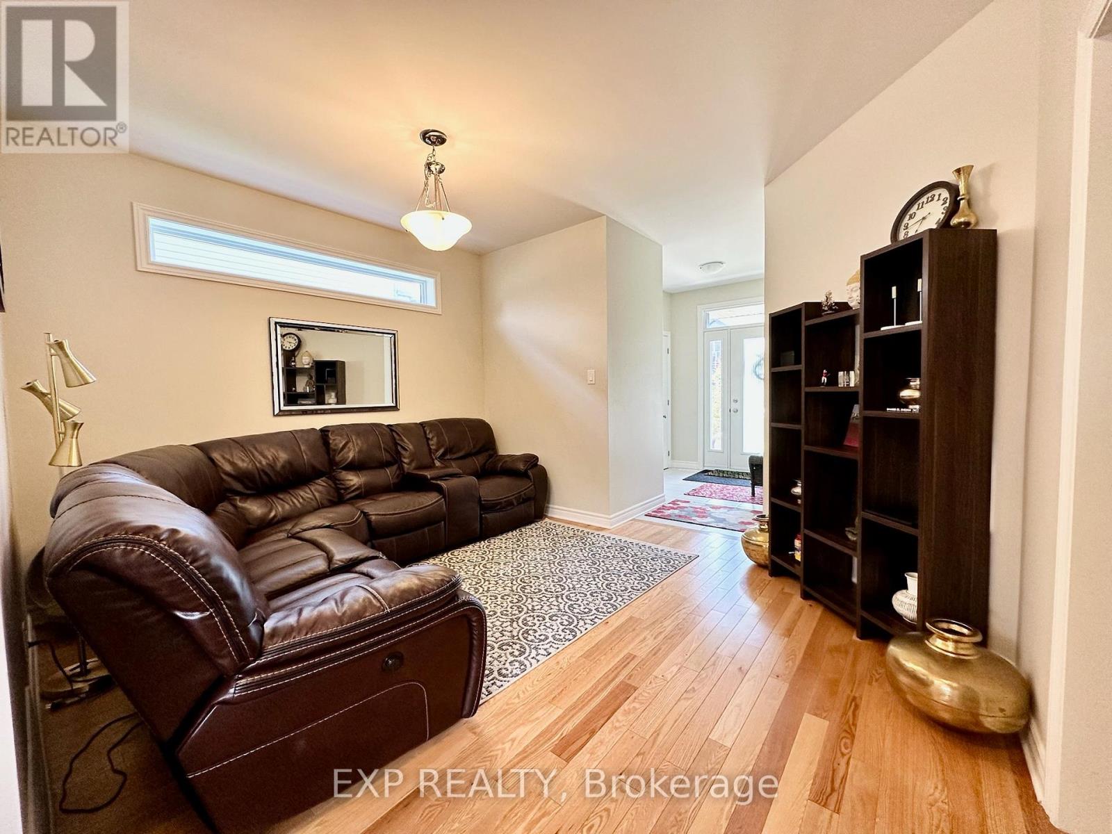 712 Namur Street, Russell, Ontario  K0A 1W0 - Photo 9 - X12447481