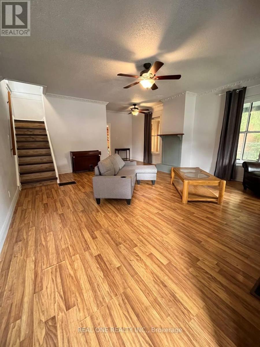 216 John Street N, Orillia, Ontario  L3V 3H7 - Photo 6 - S12447706