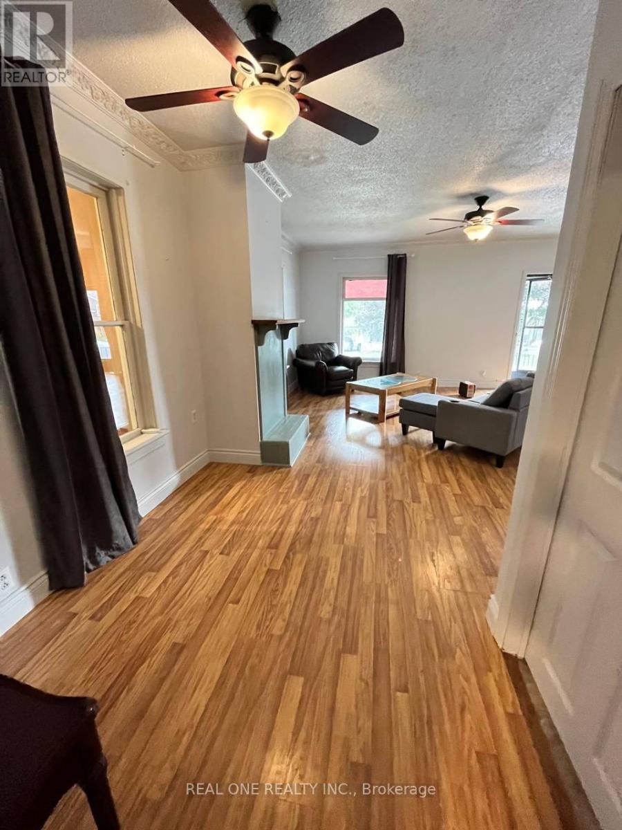 216 John Street N, Orillia, Ontario  L3V 3H7 - Photo 8 - S12447706