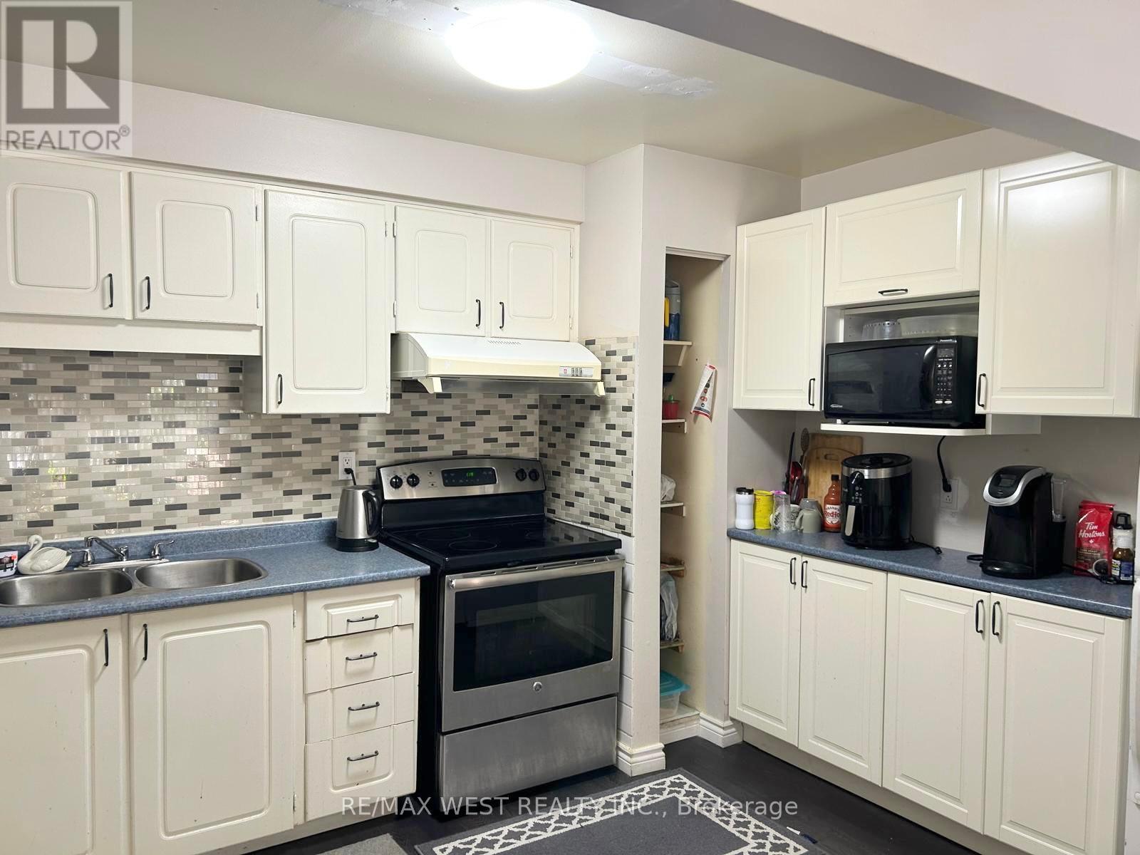 234 - 260 John Garland Boulevard, Toronto, Ontario  M9V 1N8 - Photo 10 - W12398525