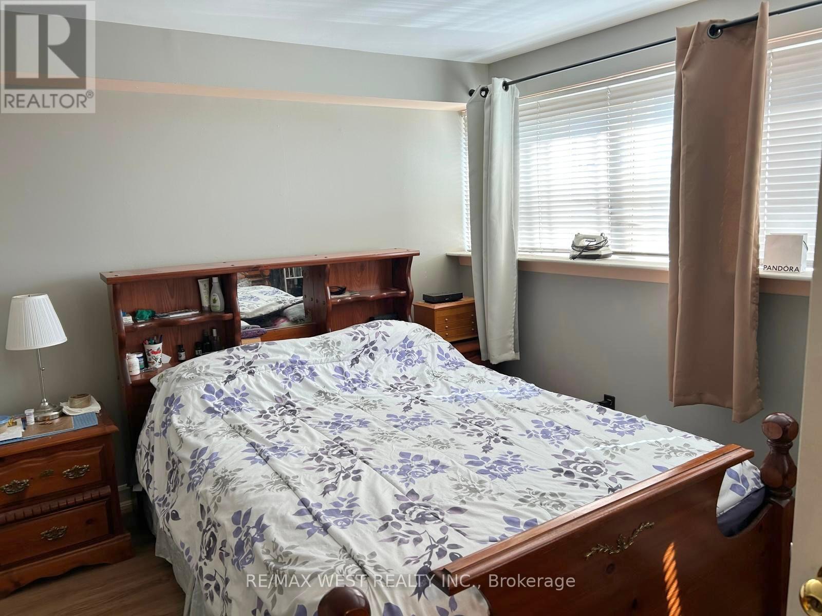 234 - 260 John Garland Boulevard, Toronto, Ontario  M9V 1N8 - Photo 11 - W12398525