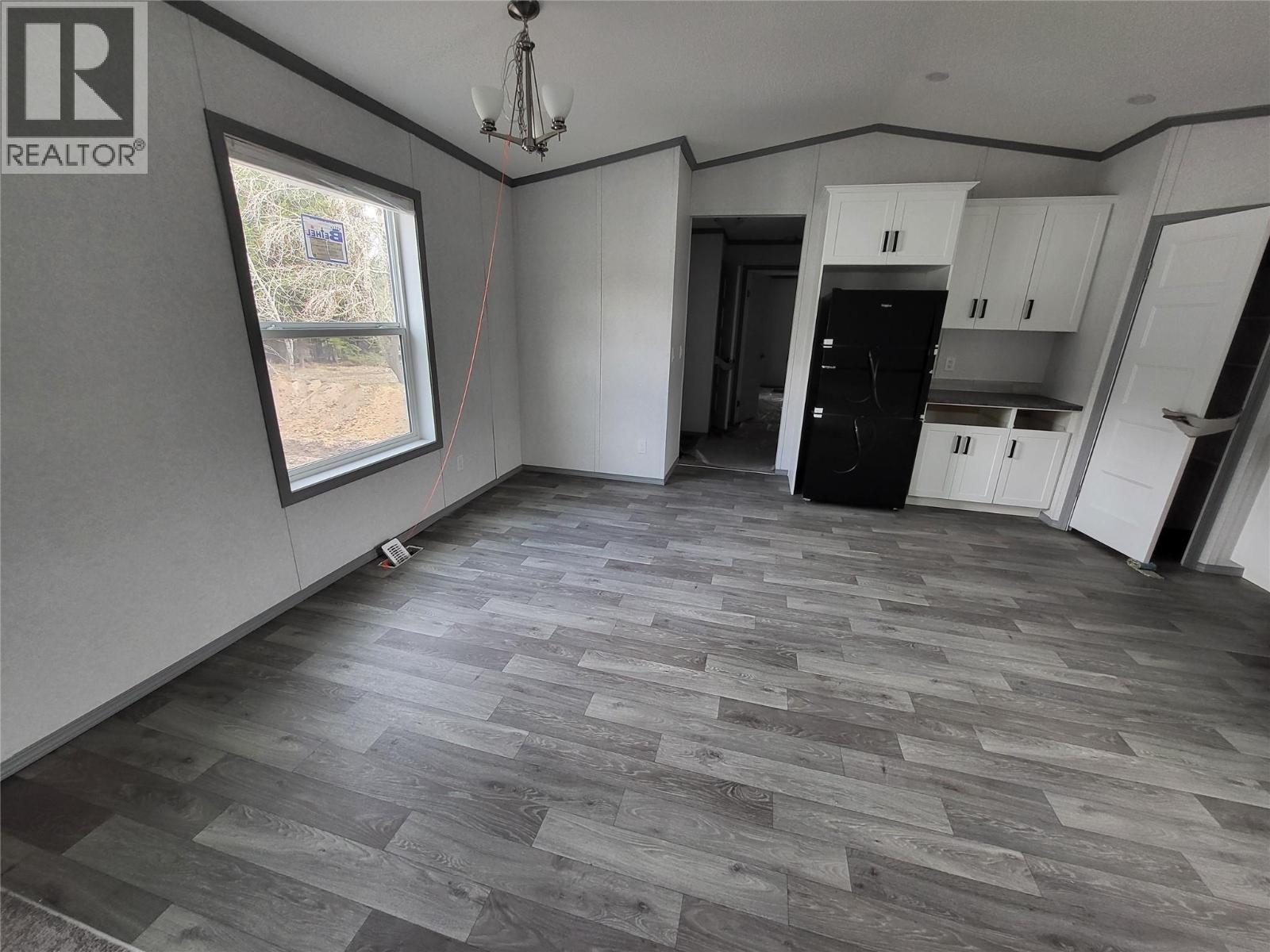 19 Wilderness Heights Drive, Elkford, British Columbia  V0B 1H0 - Photo 4 - 10345092