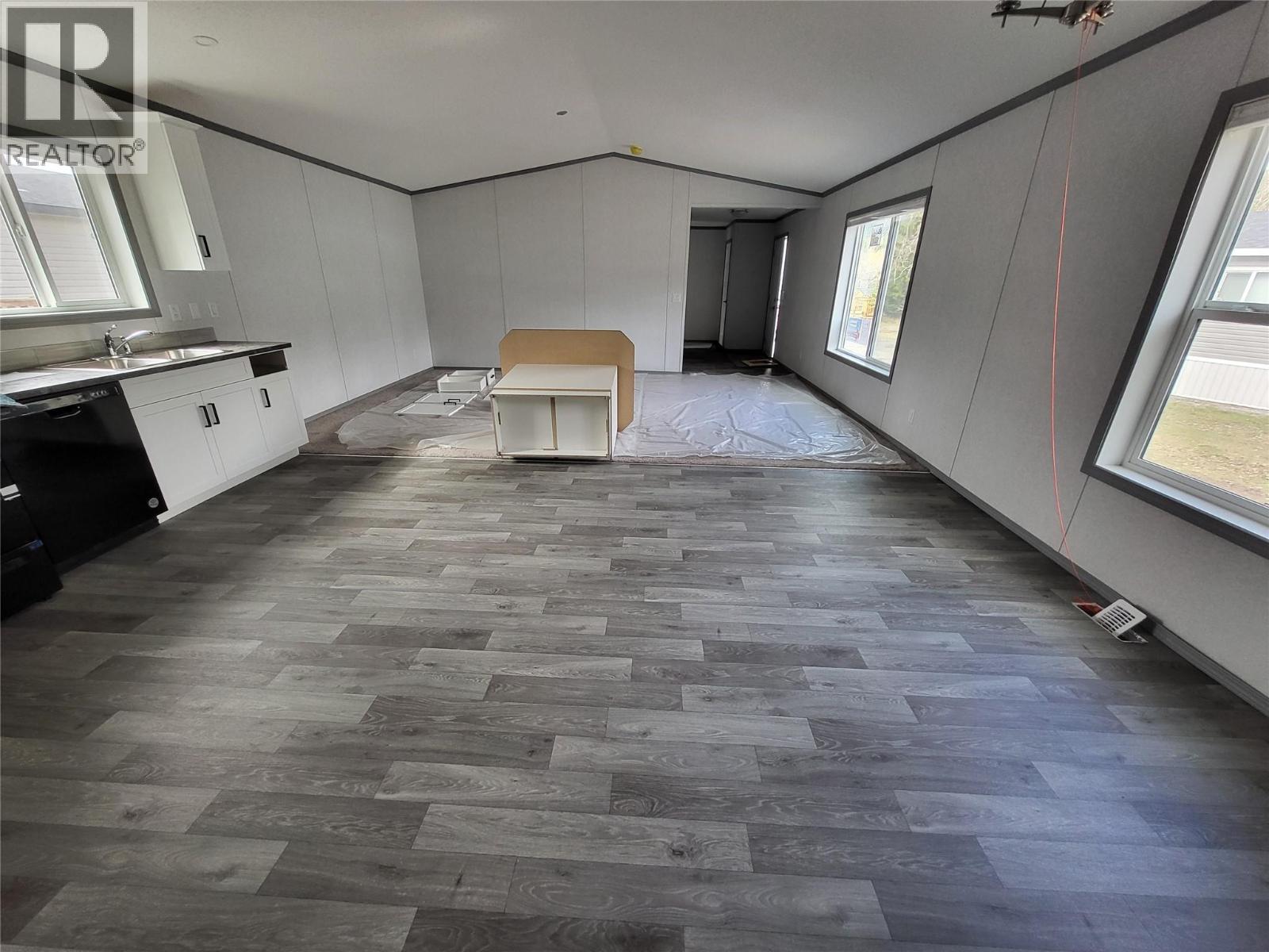 19 Wilderness Heights Drive, Elkford, British Columbia  V0B 1H0 - Photo 6 - 10345092