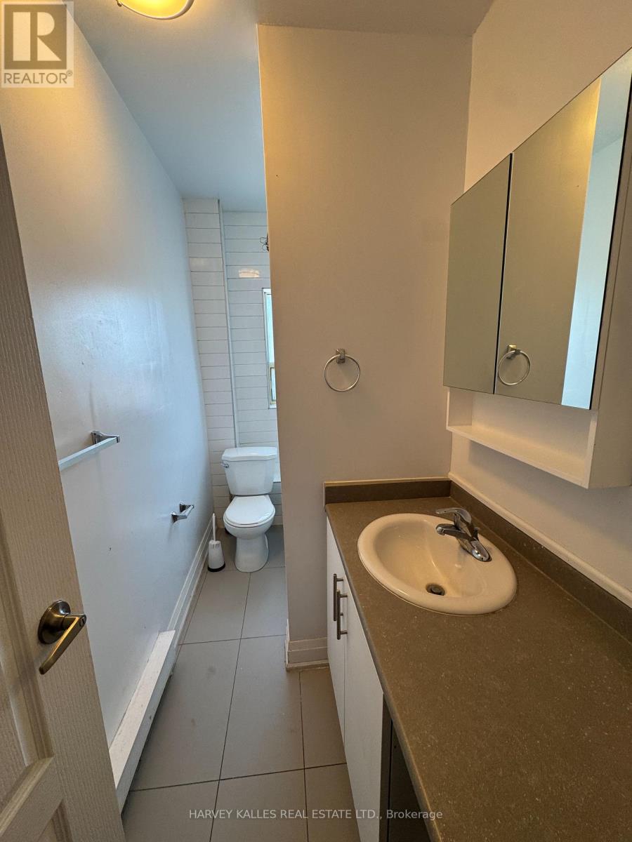 6 - 98 Northcliffe Boulevard, Toronto, Ontario  M6H 3H2 - Photo 6 - C12431136