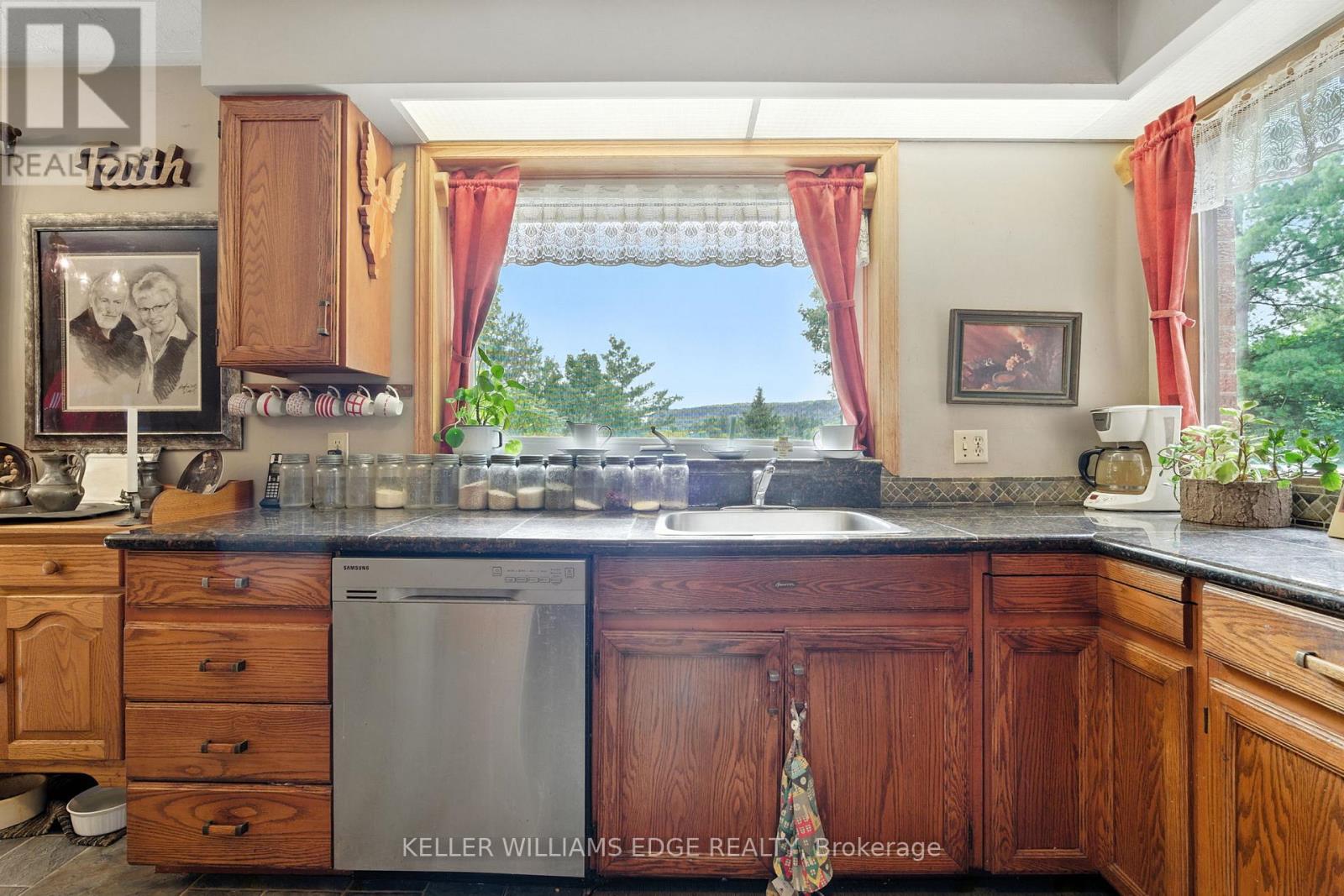 6101 Walkers Line, Burlington, Ontario  L7M 0R2 - Photo 13 - W12369631