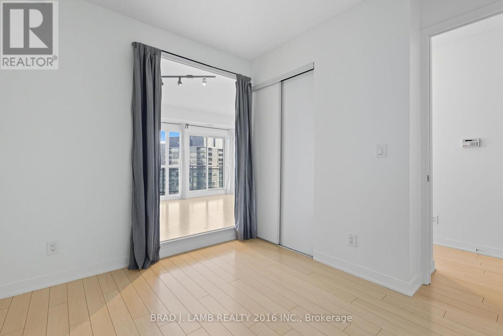 2425 - 165 Legion Road N, Toronto, Ontario  M8Y 0B3 - Photo 11 - W12447615