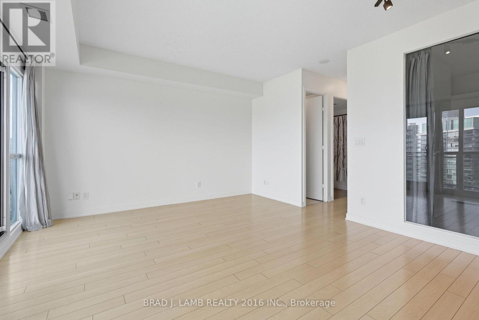 2425 - 165 Legion Road N, Toronto, Ontario  M8Y 0B3 - Photo 8 - W12447615