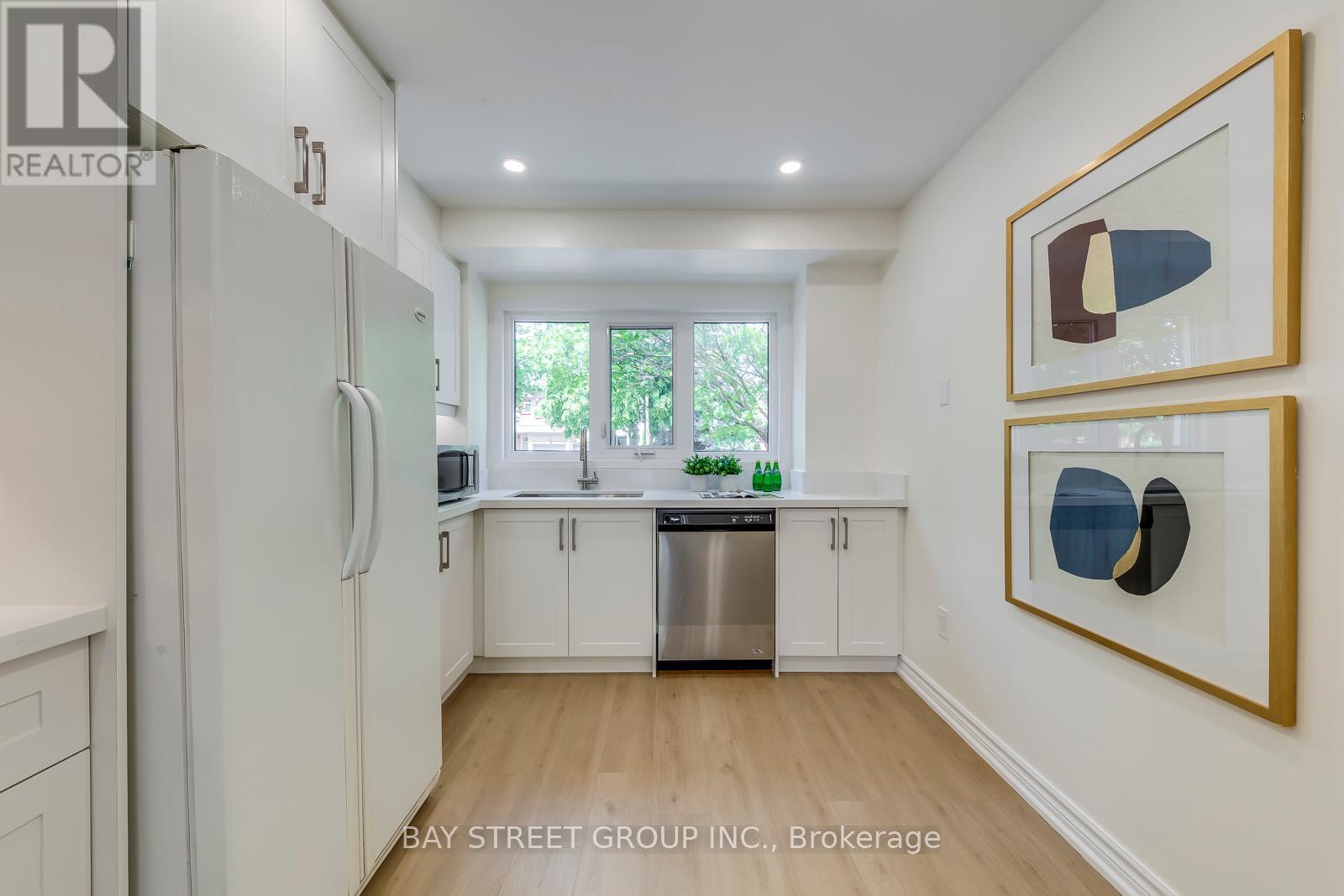 1106 Beechnut Road, Oakville (Cv Clearview), Ontario  L6J 7P1 - Photo 5 - W12447637