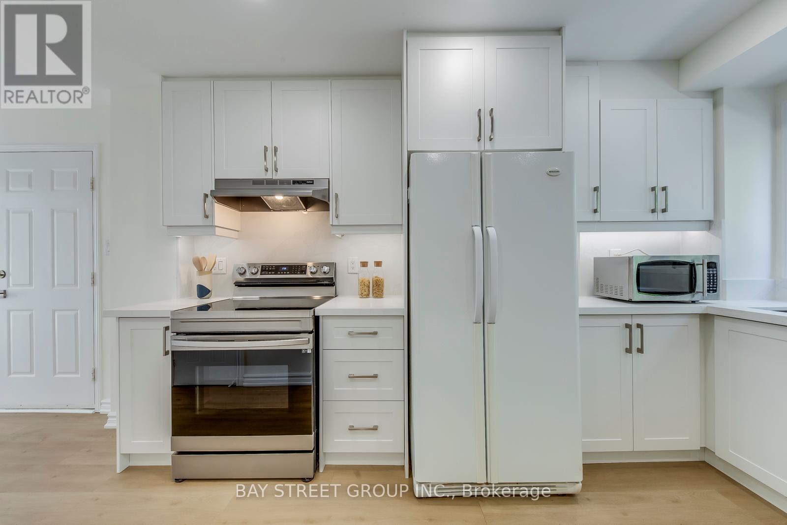 1106 Beechnut Road, Oakville (Cv Clearview), Ontario  L6J 7P1 - Photo 7 - W12447637