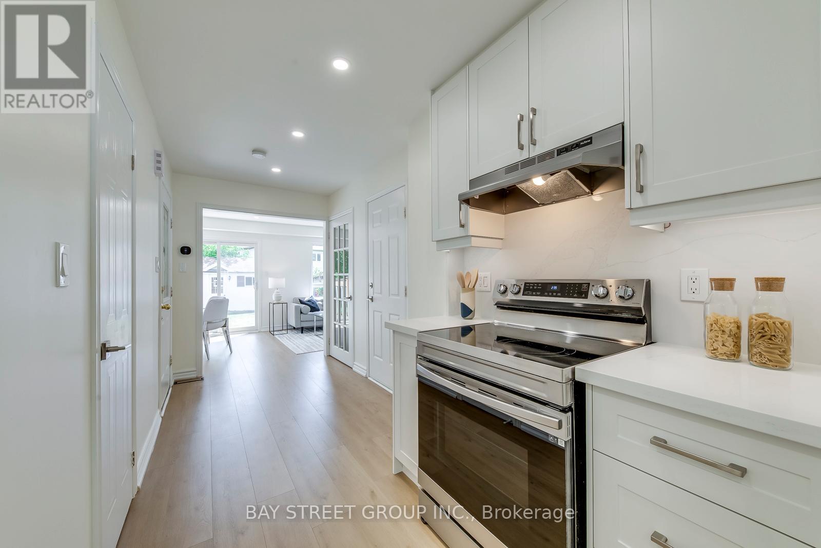 1106 Beechnut Road, Oakville (Cv Clearview), Ontario  L6J 7P1 - Photo 8 - W12447637
