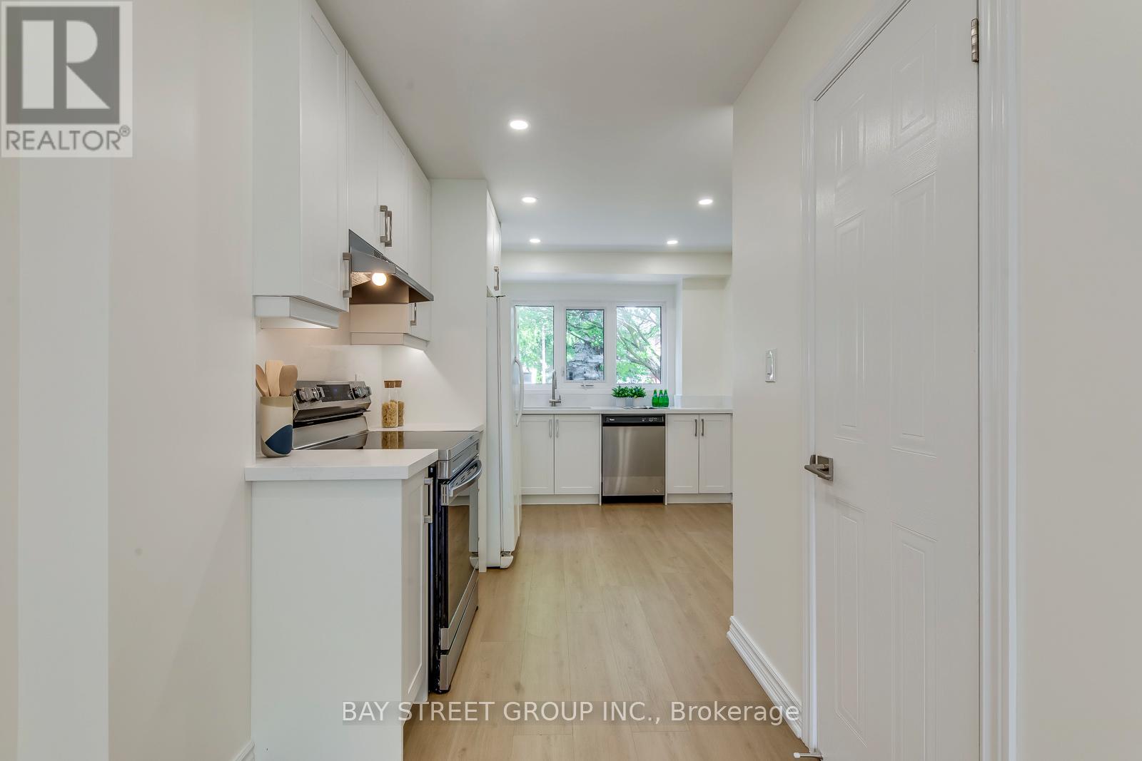 1106 Beechnut Road, Oakville (Cv Clearview), Ontario  L6J 7P1 - Photo 9 - W12447637