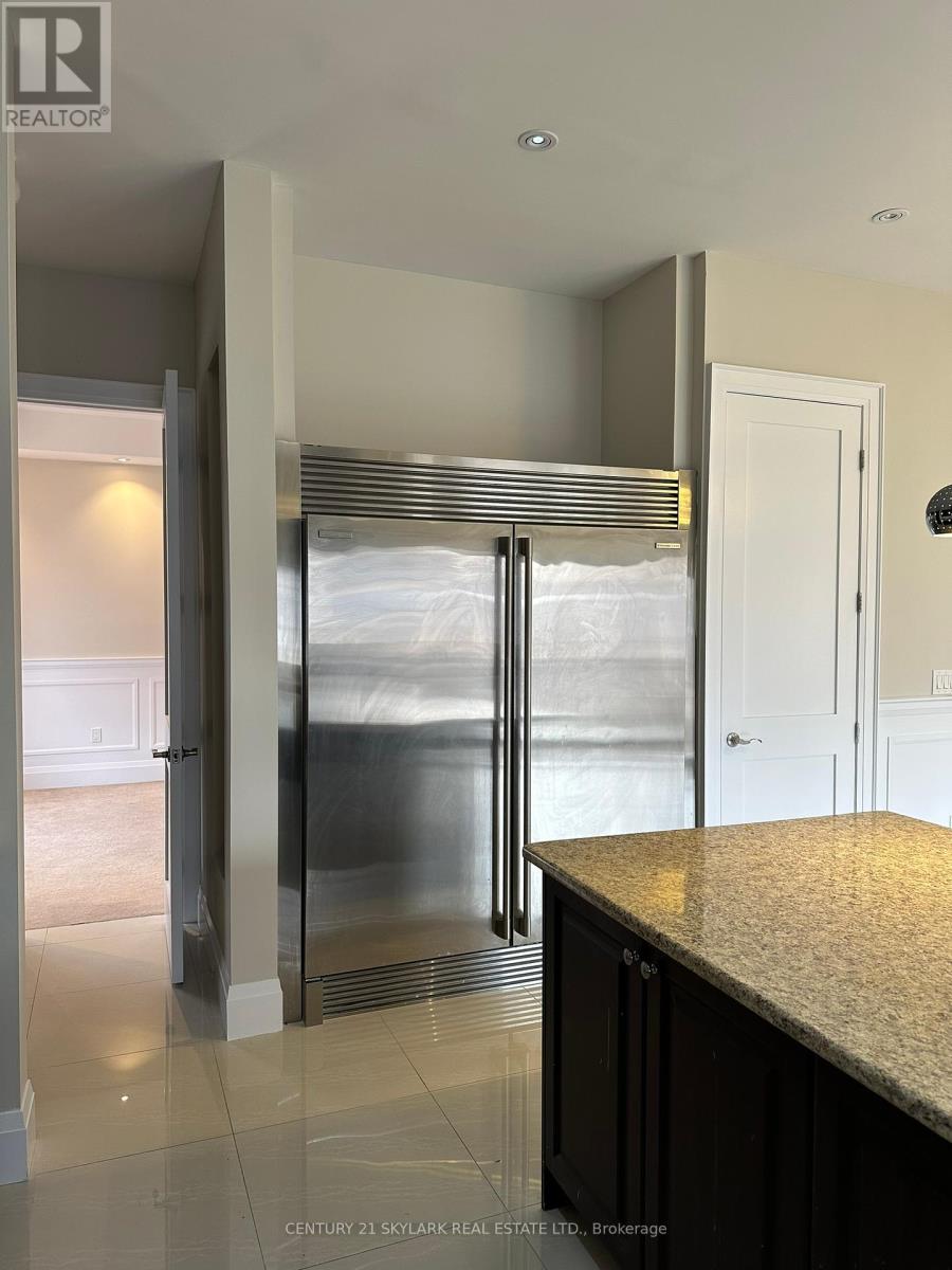 30 Burlwood Rd Burlwood Road, Brampton, Ontario  L6P 4E8 - Photo 8 - W12447644