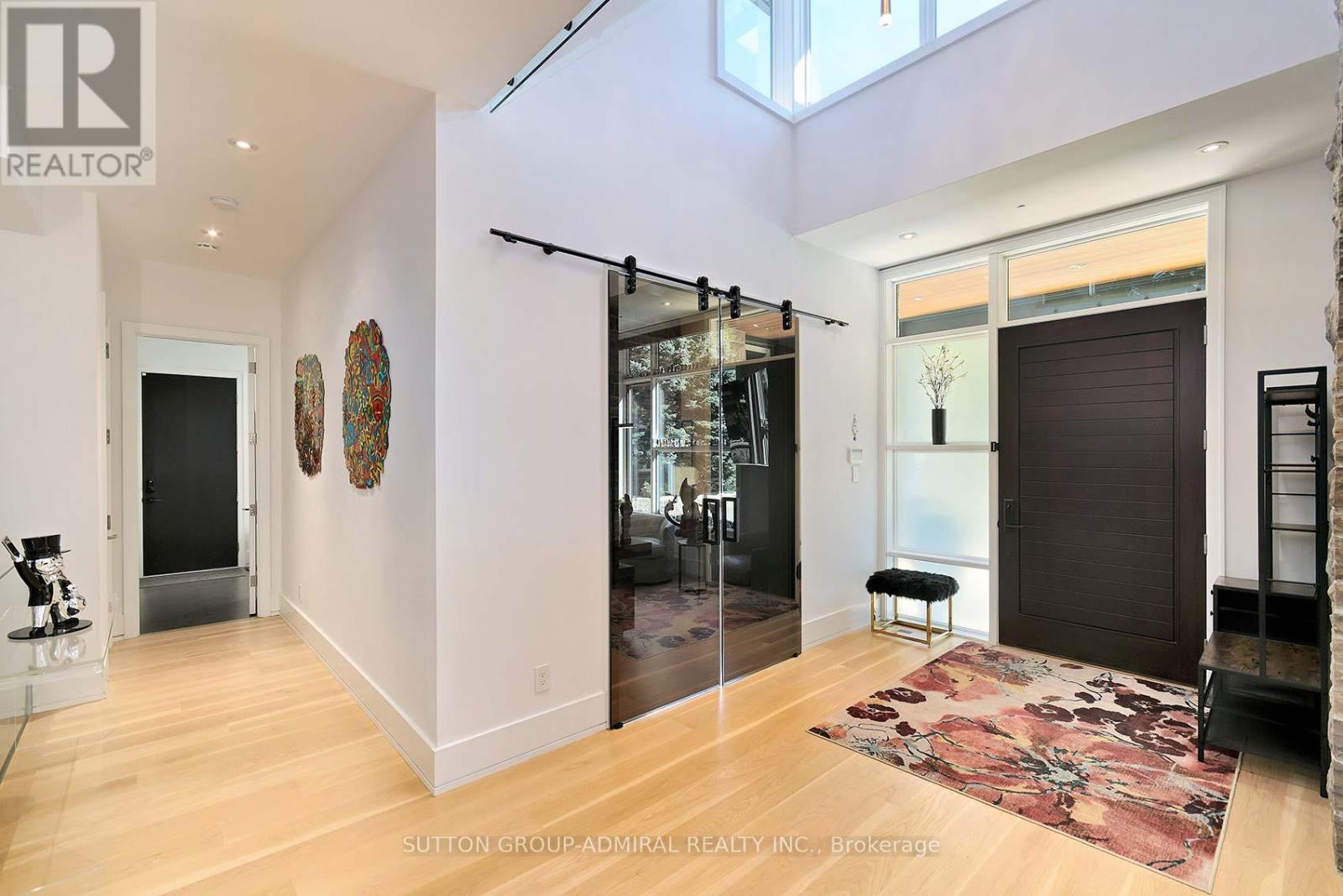211 Glenview Drive, Mississauga, Ontario  L5G 2N7 - Photo 6 - W12447647