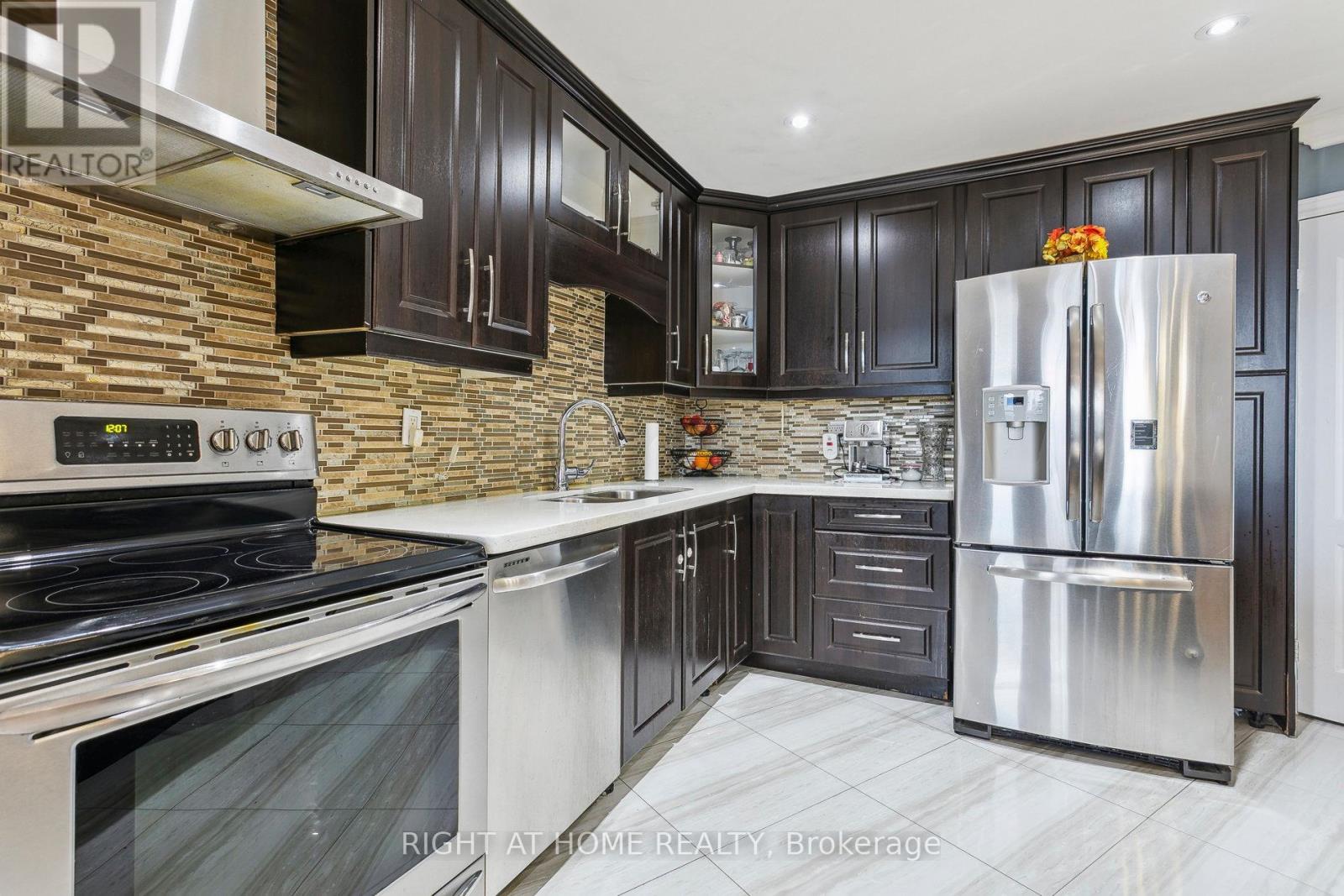 1616 - 451 The West Mall, Toronto (Etobicoke West Mall), Ontario  M9C 1G1 - Photo 15 - W12447668