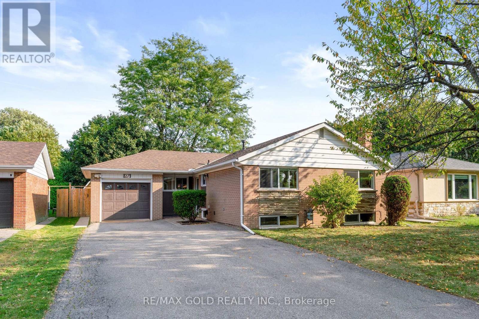 27 Burgby Avenue, Brampton, Ontario  L6X 2G7 - Photo 1 - W12447673