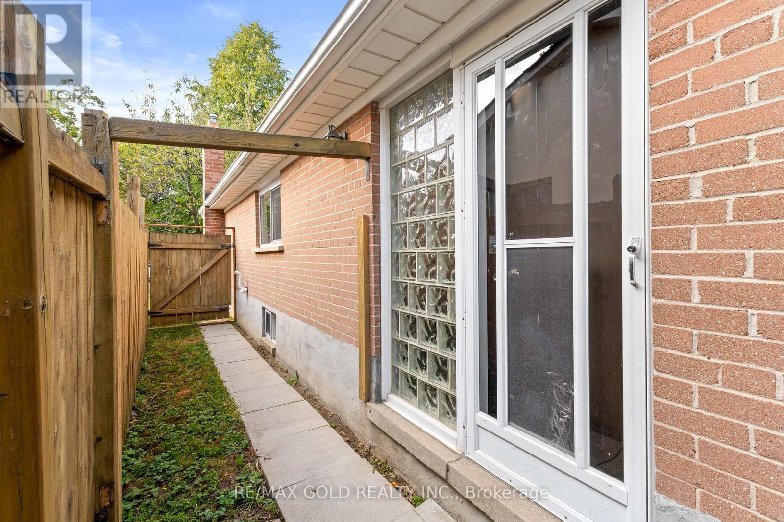 27 Burgby Avenue, Brampton, Ontario  L6X 2G7 - Photo 15 - W12447673