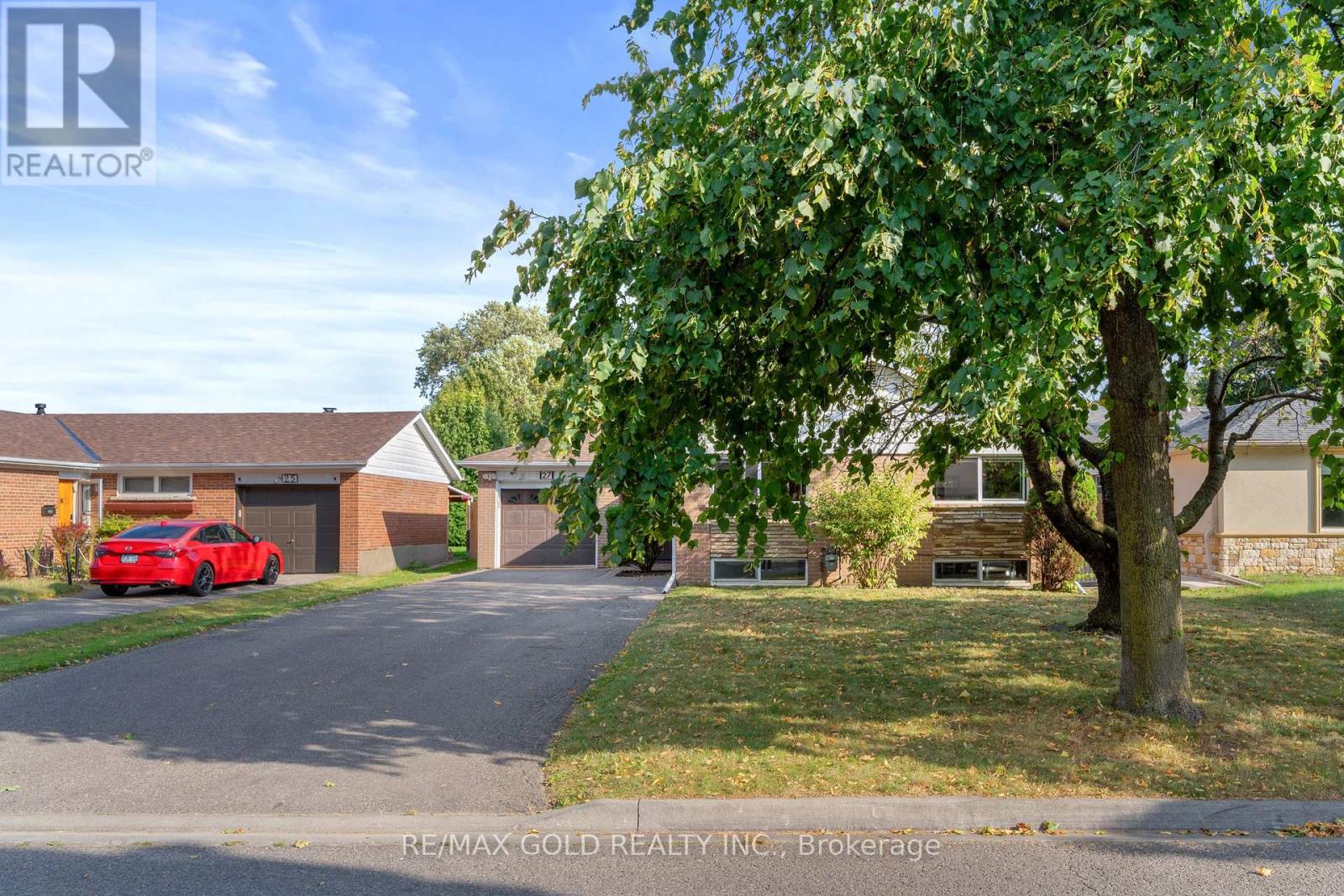 27 Burgby Avenue, Brampton, Ontario  L6X 2G7 - Photo 2 - W12447673
