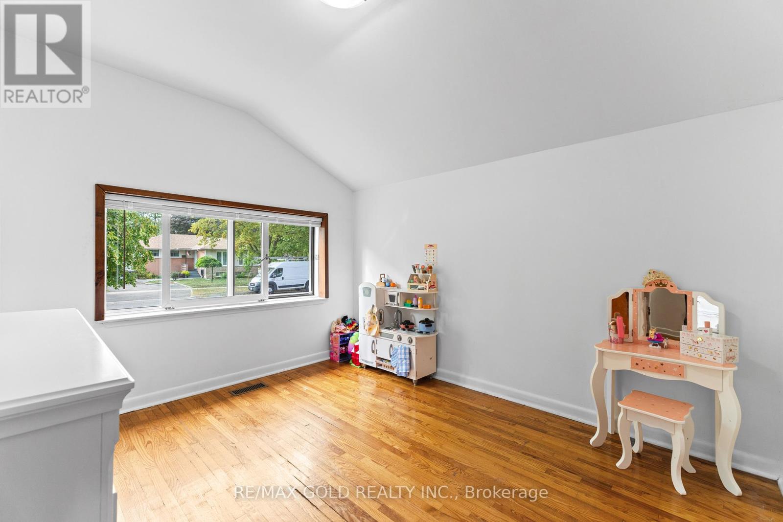 27 Burgby Avenue, Brampton, Ontario  L6X 2G7 - Photo 23 - W12447673