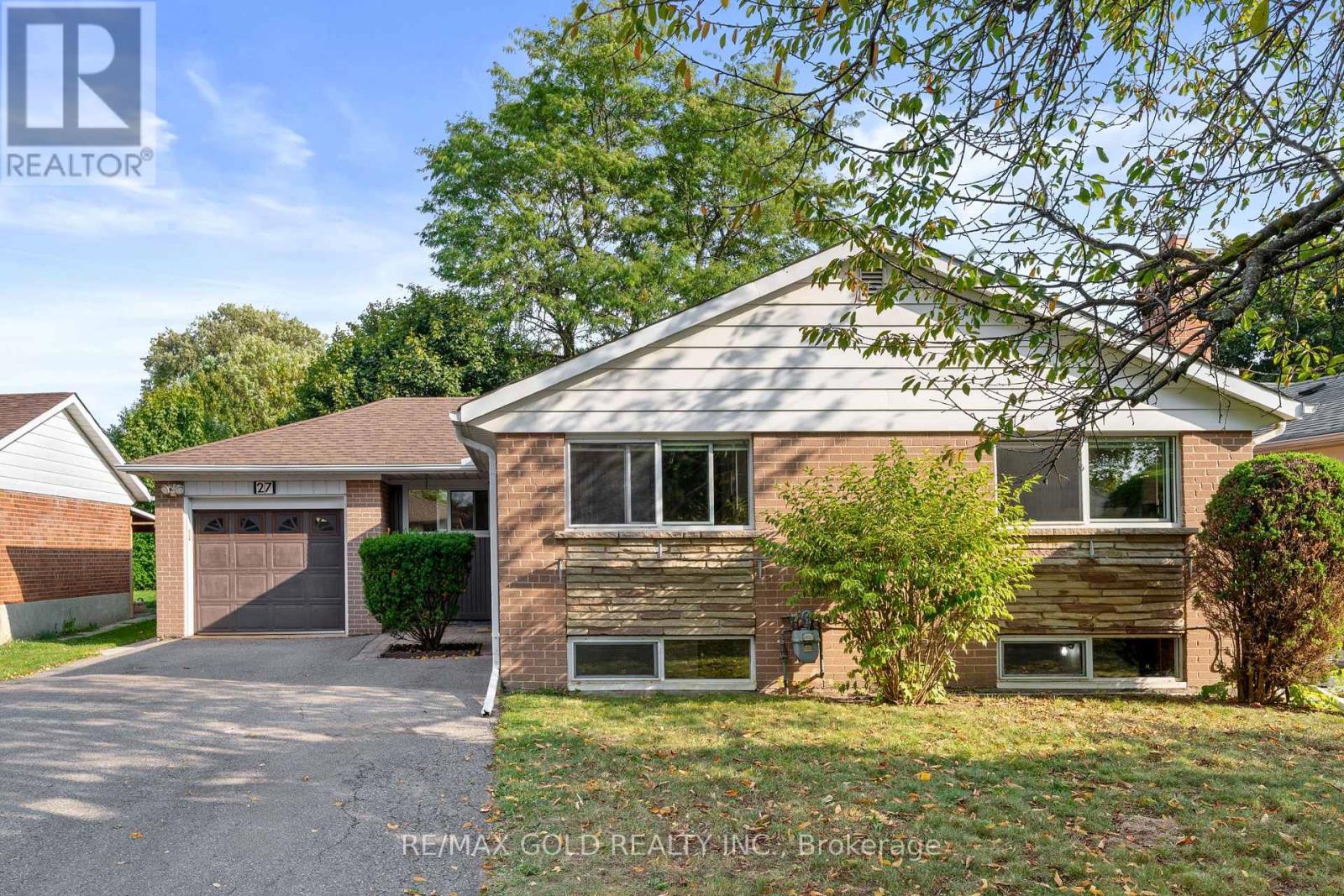 27 Burgby Avenue, Brampton, Ontario  L6X 2G7 - Photo 3 - W12447673