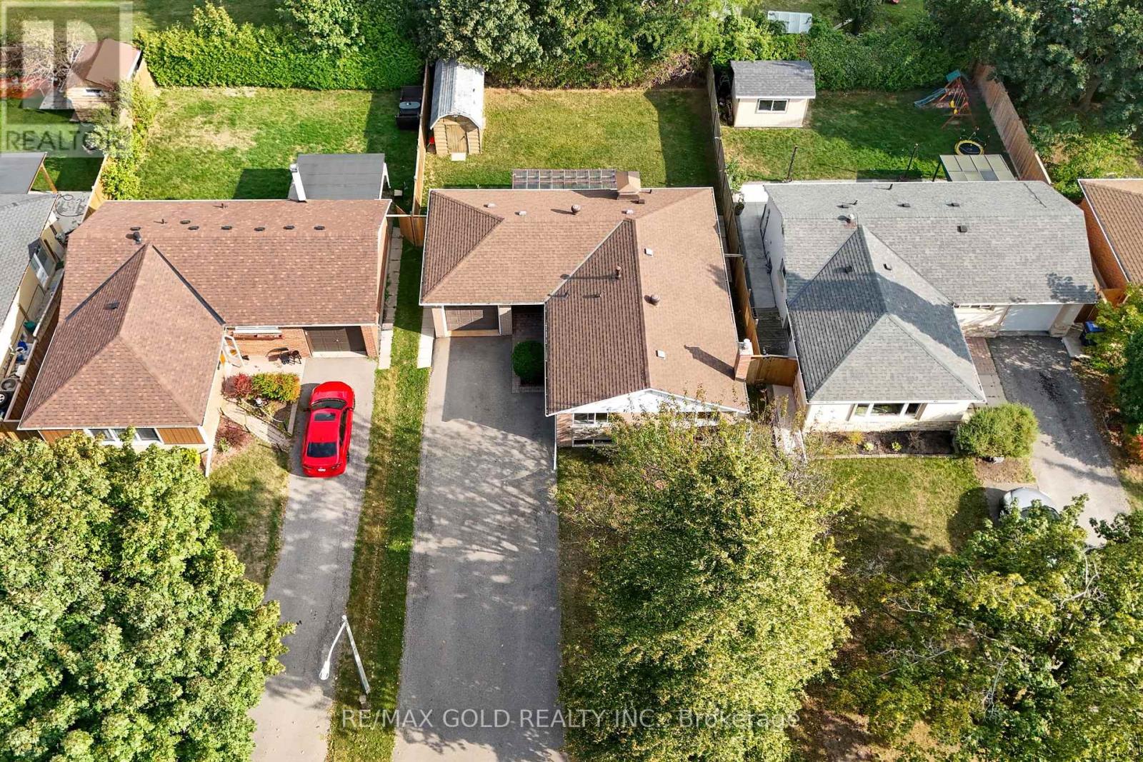 27 Burgby Avenue, Brampton, Ontario  L6X 2G7 - Photo 5 - W12447673