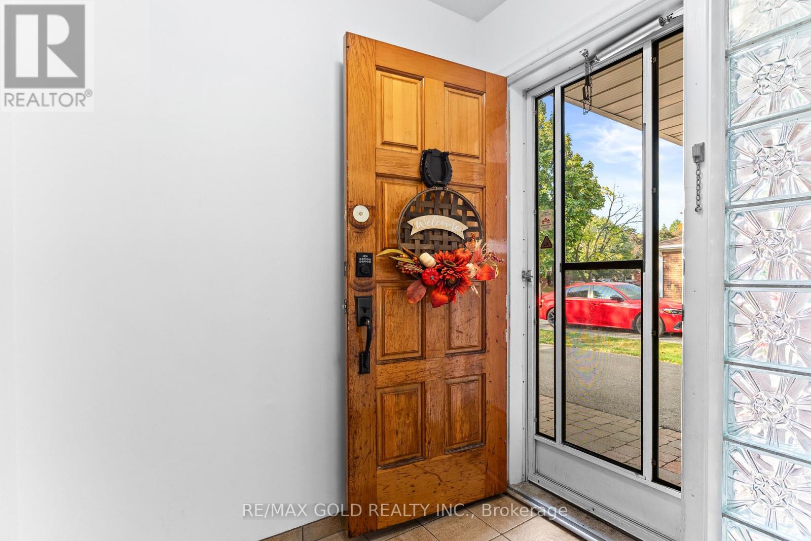 27 Burgby Avenue, Brampton, Ontario  L6X 2G7 - Photo 6 - W12447673