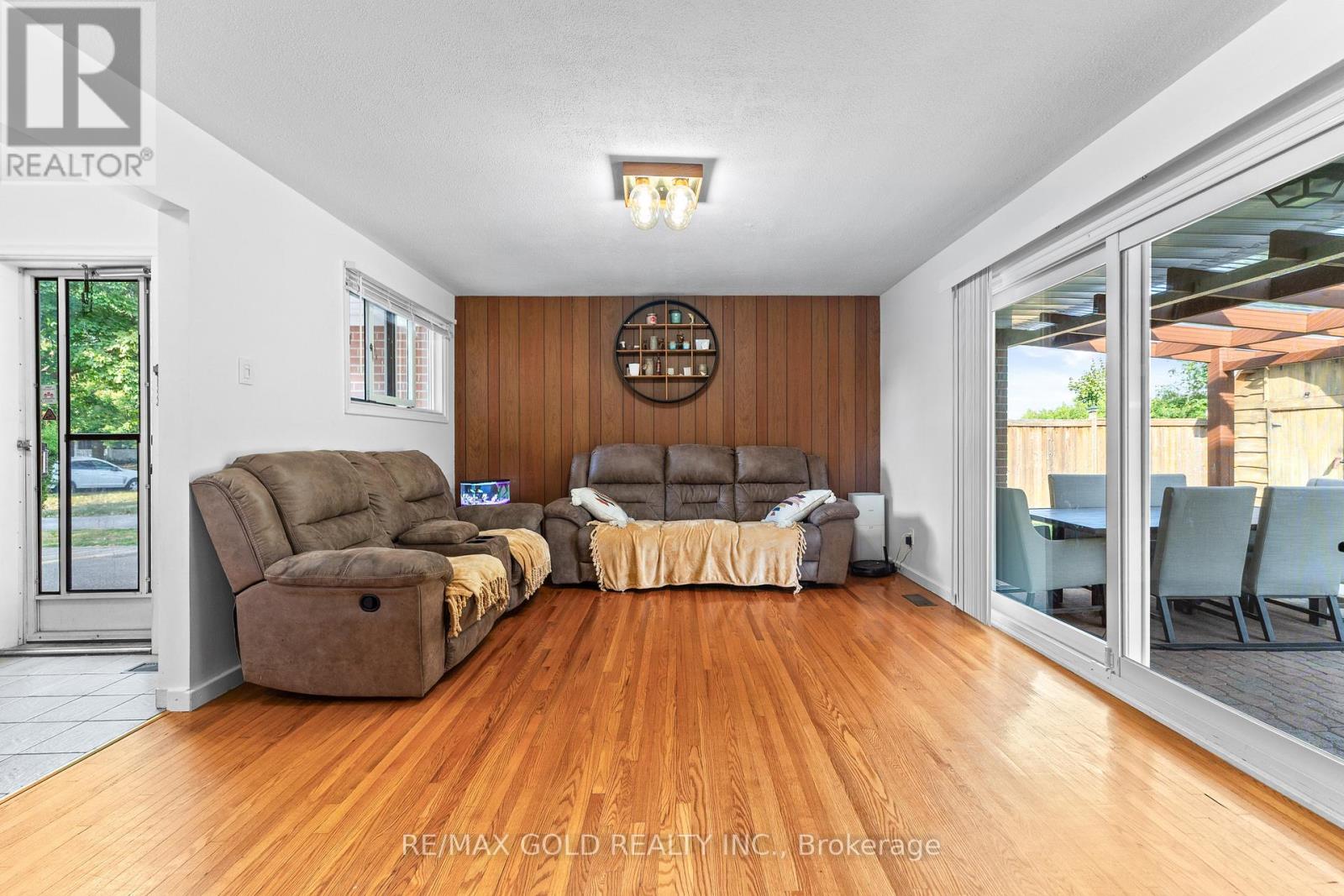 27 Burgby Avenue, Brampton, Ontario  L6X 2G7 - Photo 9 - W12447673