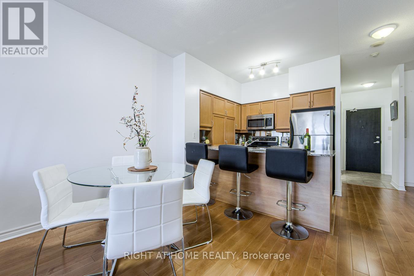 1809 - 388 Prince Of Wales Drive, Mississauga, Ontario  L5B 0A1 - Photo 18 - W12447675