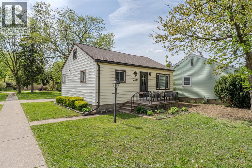 MLS# 25025429: 2297 PARENT, Windsor, Canada
