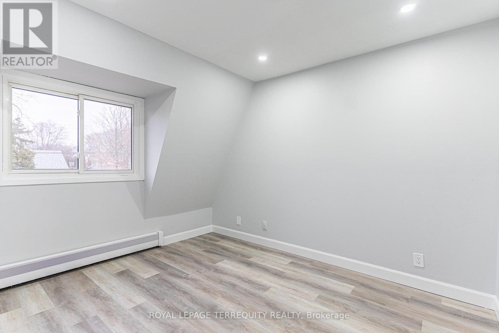 20 Mildred Avenue, St. Catharines (Haig), Ontario  L2R 6H8 - Photo 12 - X12447585
