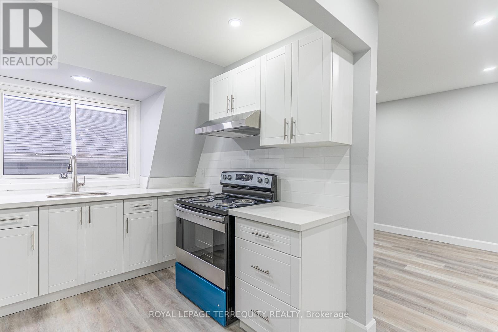20 Mildred Avenue, St. Catharines (Haig), Ontario  L2R 6H8 - Photo 7 - X12447585