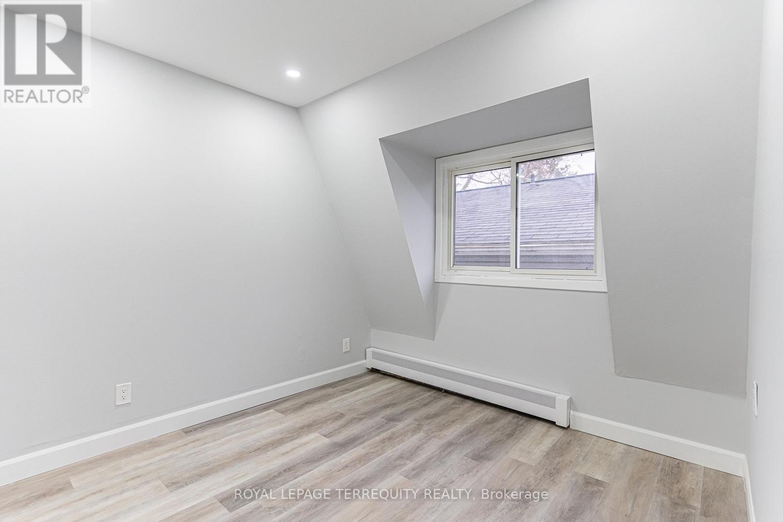 20 Mildred Avenue, St. Catharines (Haig), Ontario  L2R 6H8 - Photo 8 - X12447585