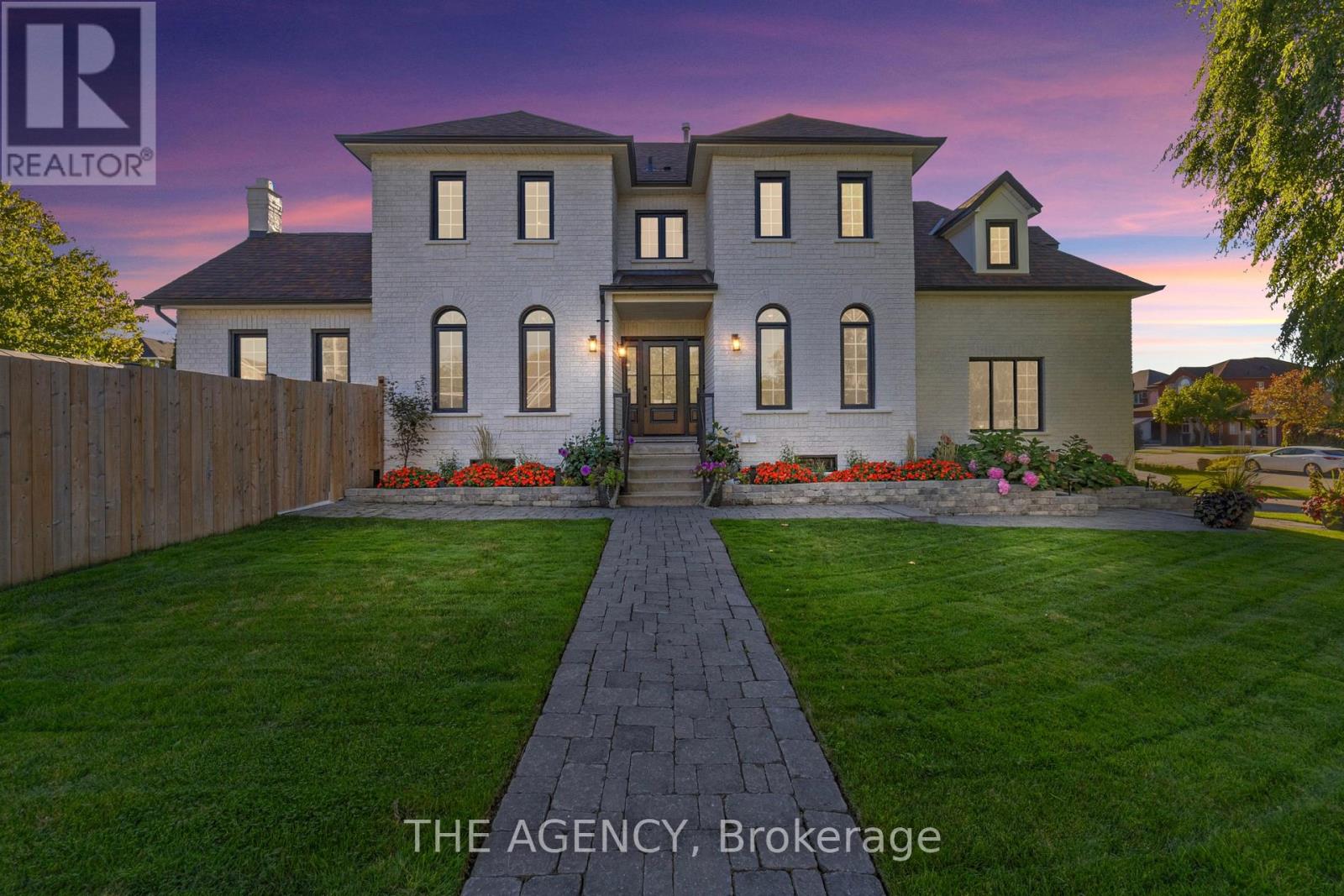 28 Fenwick Place, Hamilton (Waterdown), Ontario  L8B 0P5 - Photo 1 - X12447619