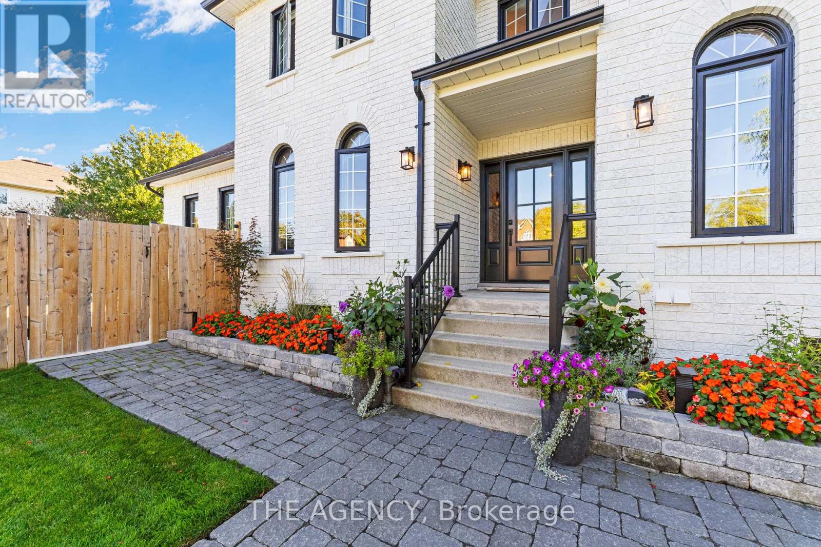 28 Fenwick Place, Hamilton (Waterdown), Ontario  L8B 0P5 - Photo 6 - X12447619