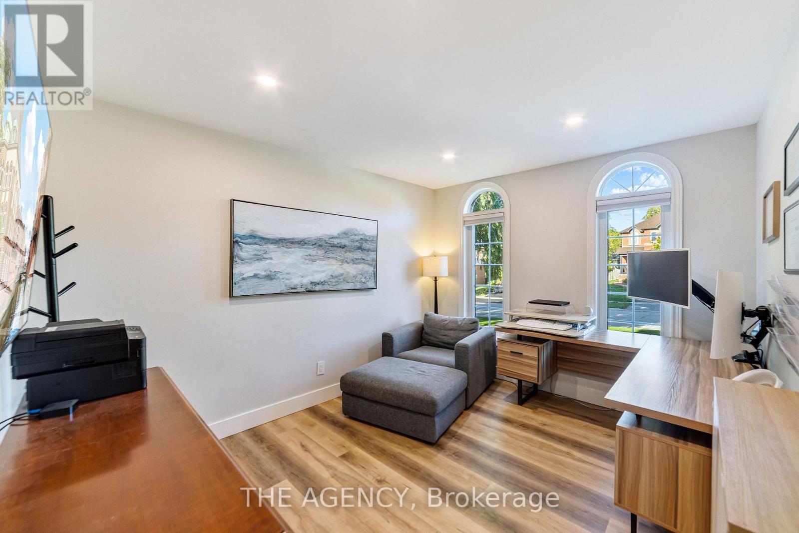 28 Fenwick Place, Hamilton (Waterdown), Ontario  L8B 0P5 - Photo 8 - X12447619