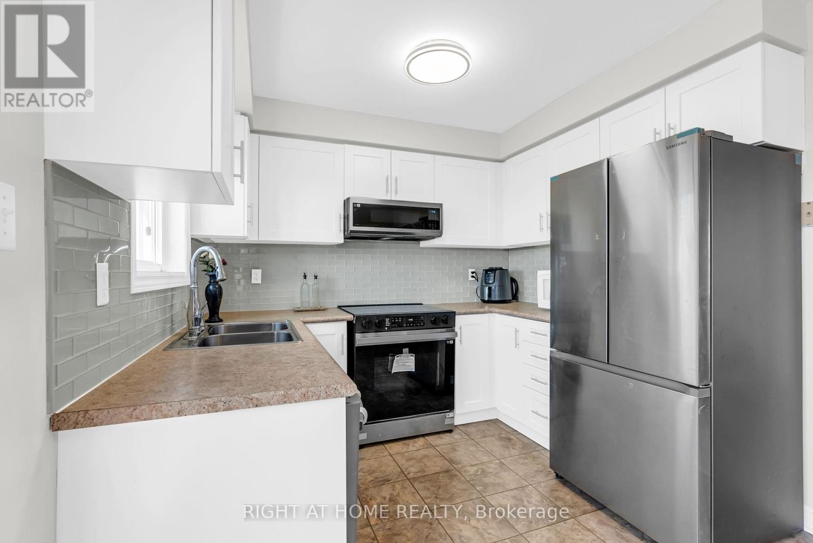 20 Slater Court, Hamilton (Waterdown), Ontario  L0R 2H5 - Photo 11 - X12447665