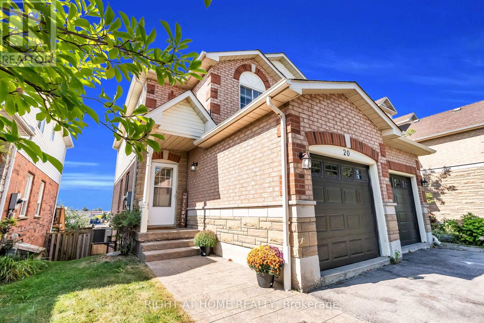 20 Slater Court, Hamilton (Waterdown), Ontario  L0R 2H5 - Photo 2 - X12447665