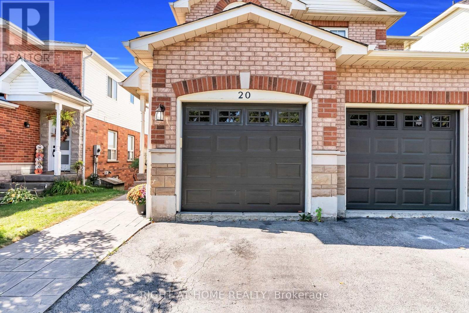 20 Slater Court, Hamilton (Waterdown), Ontario  L0R 2H5 - Photo 4 - X12447665