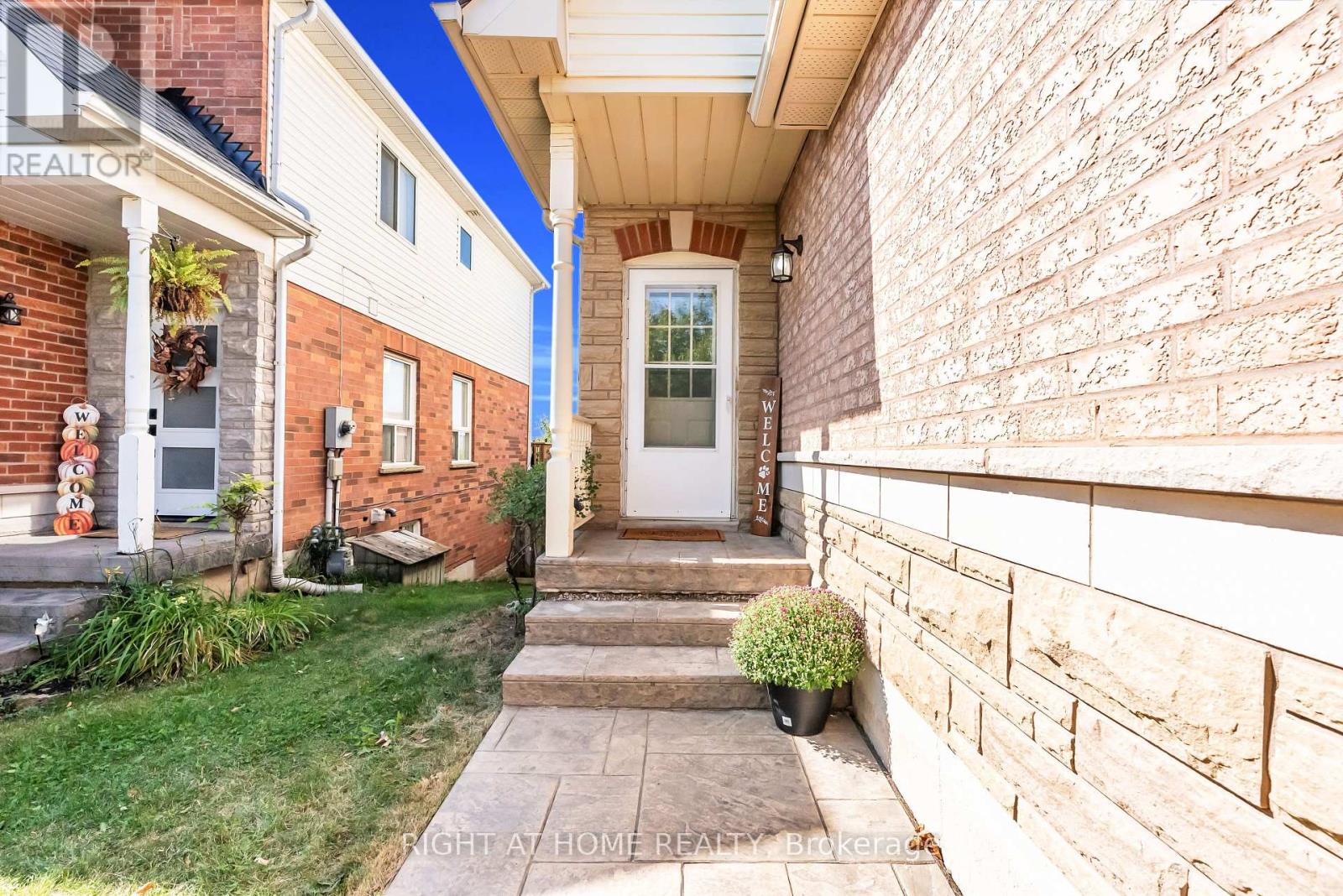 20 Slater Court, Hamilton (Waterdown), Ontario  L0R 2H5 - Photo 5 - X12447665