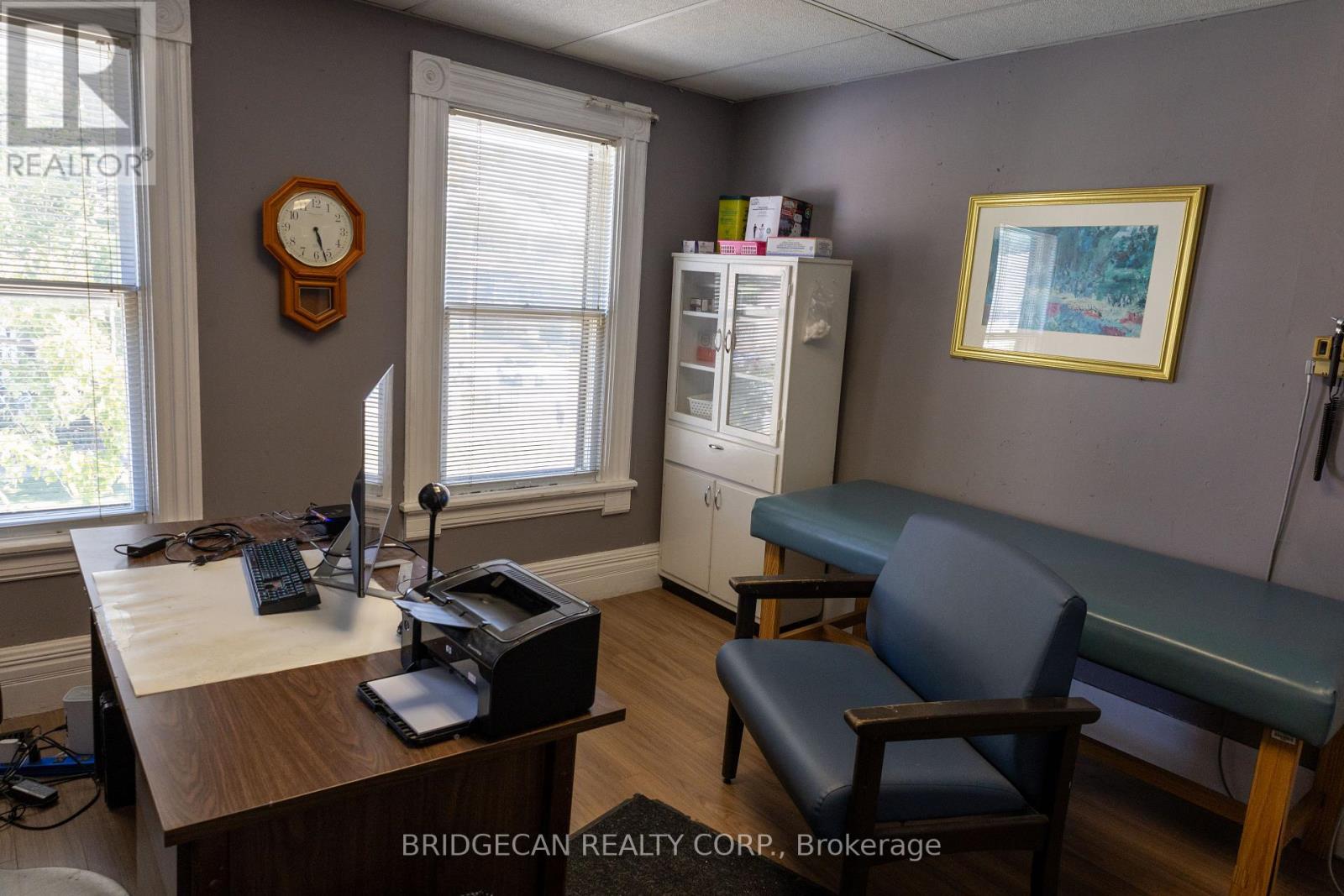 7 Welland Avenue, St. Catharines (Downtown), Ontario  L2R 2L8 - Photo 17 - X12447676