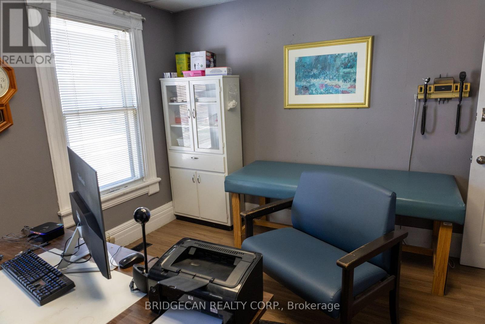 7 Welland Avenue, St. Catharines (Downtown), Ontario  L2R 2L8 - Photo 18 - X12447676