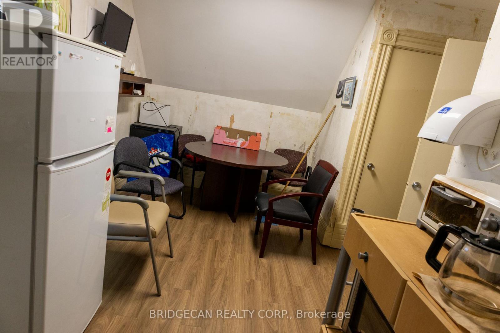 7 Welland Avenue, St. Catharines (Downtown), Ontario  L2R 2L8 - Photo 23 - X12447676