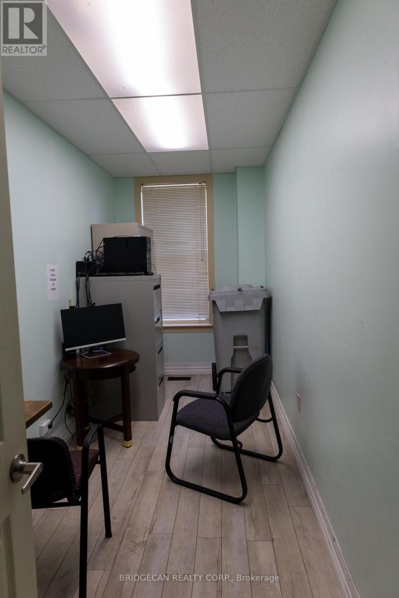 7 Welland Avenue, St. Catharines (Downtown), Ontario  L2R 2L8 - Photo 6 - X12447676