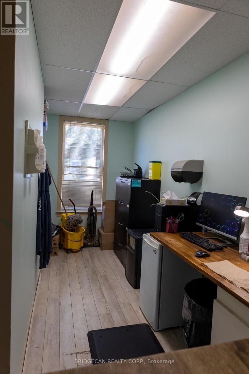 7 Welland Avenue, St. Catharines (Downtown), Ontario  L2R 2L8 - Photo 7 - X12447676