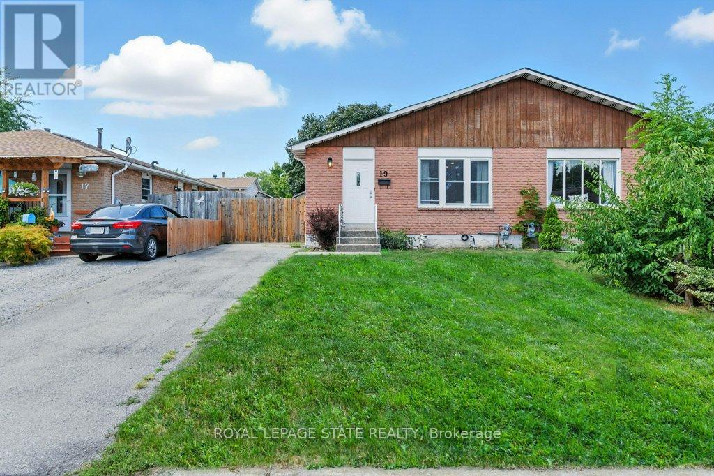 19 Lampman Crescent, Thorold (Confederation Heights), Ontario  L2V 4K6 - Photo 1 - X12447679