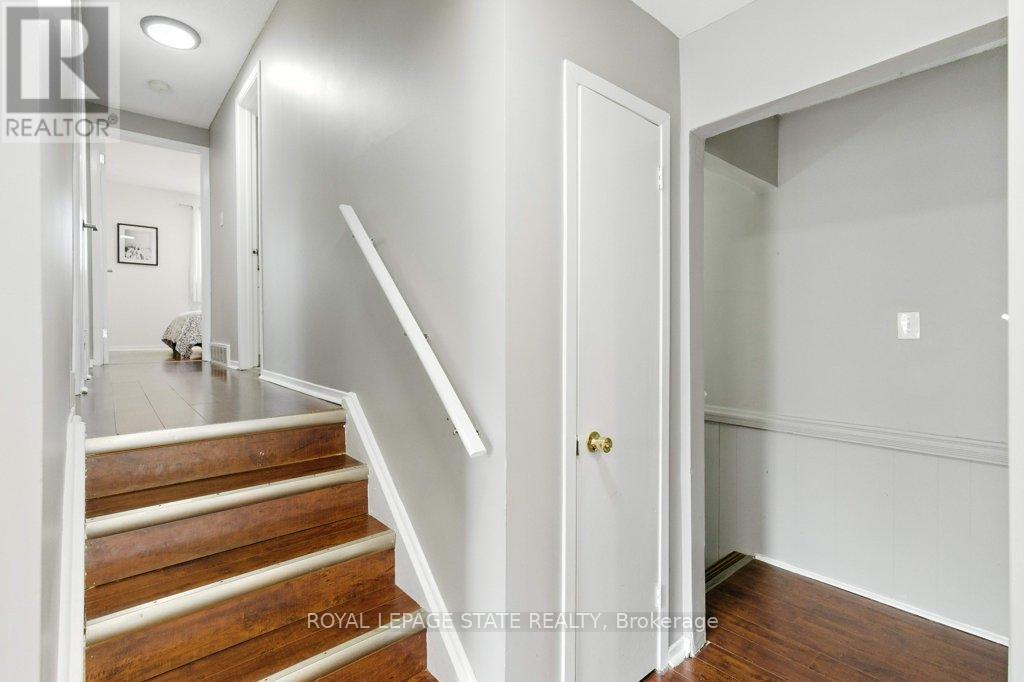 19 Lampman Crescent, Thorold (Confederation Heights), Ontario  L2V 4K6 - Photo 12 - X12447679