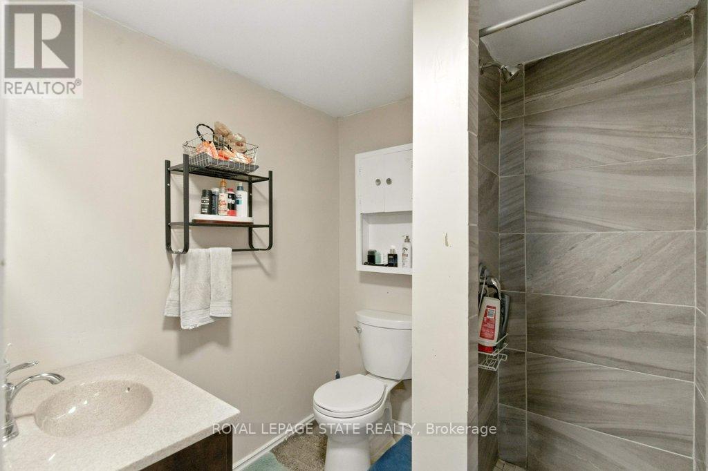 19 Lampman Crescent, Thorold (Confederation Heights), Ontario  L2V 4K6 - Photo 22 - X12447679