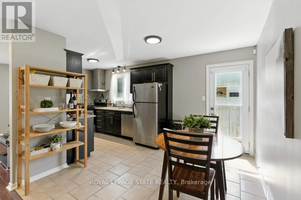 19 Lampman Crescent, Thorold (Confederation Heights), Ontario  L2V 4K6 - Photo 8 - X12447679