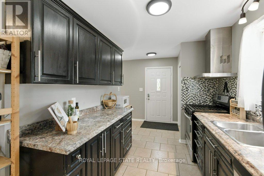 19 Lampman Crescent, Thorold (Confederation Heights), Ontario  L2V 4K6 - Photo 9 - X12447679