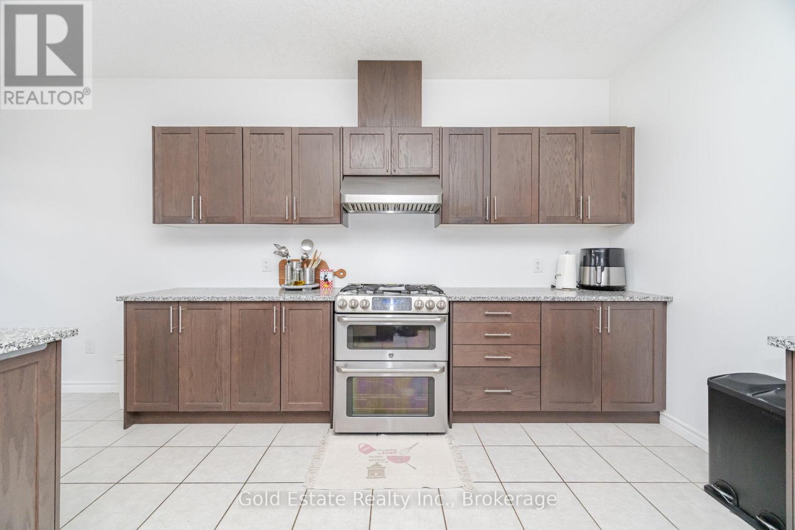 292 Freure Drive, Cambridge, Ontario  N1S 0C1 - Photo 13 - X12447696